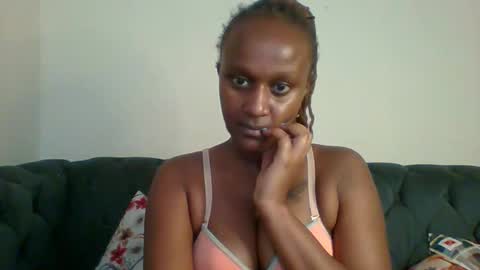 Snapshot of sexsy_sally chatting on February 26, 8:24 am sexsysally online show from February 26, 8:24 am