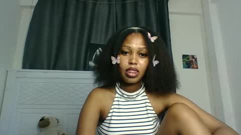 Snapshot of sexttiana_ebony chatting on October 29, 11:01 am sexttiana_ebony online show from October 29, 11:01 am