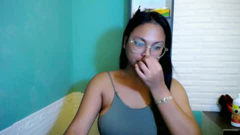Snapshot of sexuallyattractive_mae chatting on July 6, 7:05 am sexuallyattractive_mae online show from July 6, 7:05 am