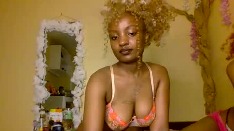 Snapshot of sexxy_daisyy chatting on November 15, 7:27 am sexxy_daisyy online show from November 15, 7:27 am