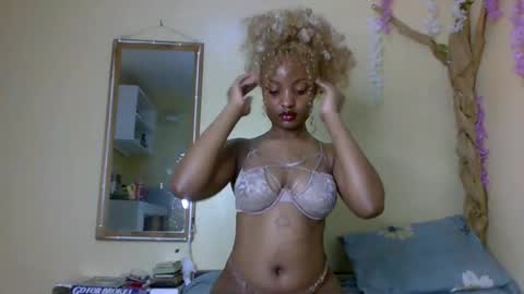 Snapshot of sexxy_daisyy chatting on November 16, 2:39 am sexxy_daisyy online show from November 16, 2:39 am