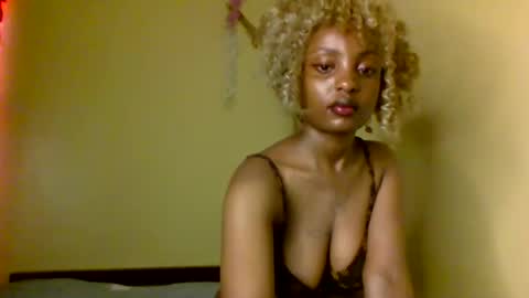 Snapshot of sexxy_daisyy chatting on December 1, 3:00 am sexxy_daisyy online show from December 1, 3:00 am