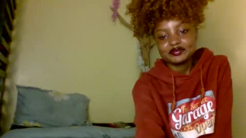 Snapshot of sexxy_daisyy chatting on February 9, 5:00 am sexxy_daisyy online show from February 9, 5:00 am