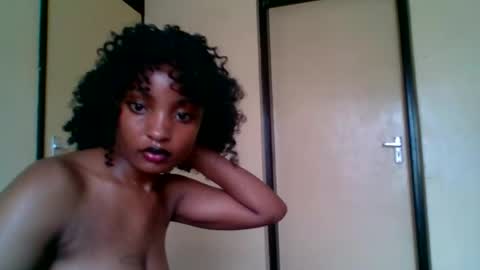 Snapshot of sexxy_daisyy chatting on March 24, 6:07 am sexxy_daisyy online show from March 24, 6:07 am