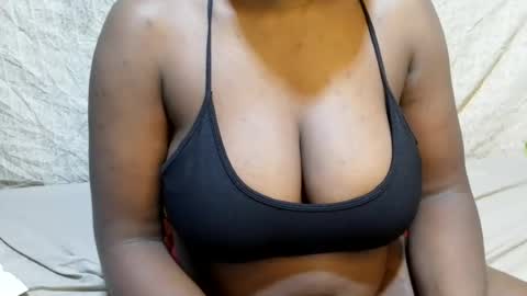 Snapshot of sexxy_maya1 chatting on July 23, 6:00 am sexxy_maya1 online show from July 23, 6:00 am