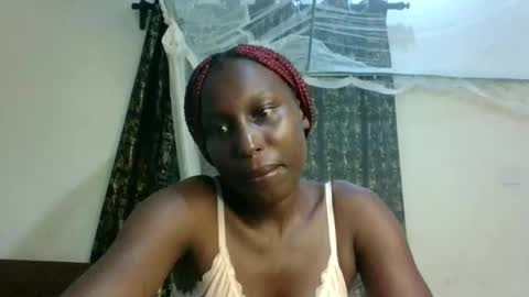 Snapshot of sexxy_melmine chatting on May 13, 10:38 pm Dolly online show from May 13, 10:38 pm