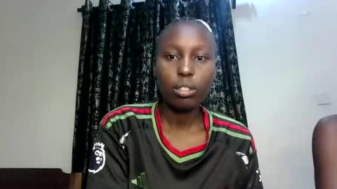 Snapshot of sexxy_melmine chatting on June 2, 8:27 am Dolly online show from June 2, 8:27 am