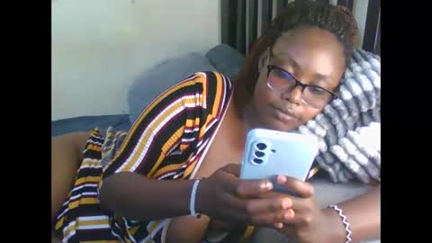 Snapshot of sexxy_mish chatting on May 28, 6:54 am sexxy_mish online show from May 28, 6:54 am