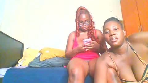 Snapshot of sexxy_thick_ebony chatting on June 27, 10:09 am Sweet doll online show from June 27, 10:09 am