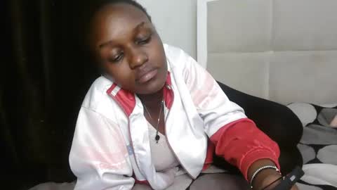 Snapshot of sexxymaya25 chatting on December 15, 7:40 pm maya online show from December 15, 7:40 pm