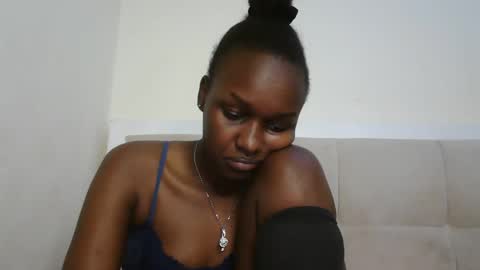 Snapshot of sexxymaya25 chatting on December 17, 8:04 pm maya online show from December 17, 8:04 pm