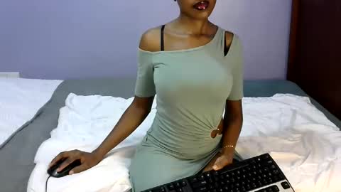 Snapshot of sexy_b7 chatting on June 7, 8:45 pm kiki online show from June 7, 8:45 pm