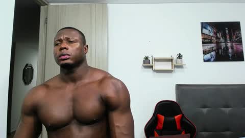 Snapshot of sexy_blackman chatting on February 25, 4:24 am sexy blackman online show from February 25, 4:24 am