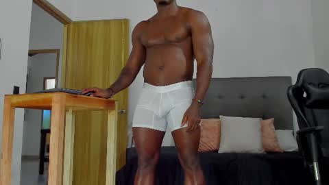 Snapshot of sexy_blackman chatting on July 17, 2:07 am sexy blackman online show from July 17, 2:07 am