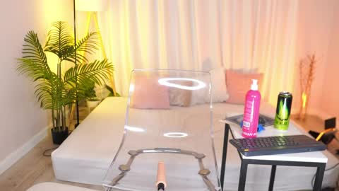 Snapshot of sexy_blonde_doll chatting on May 28, 12:19 am Lina online show from May 28, 12:19 am