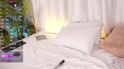 Snapshot of sexy_blonde_doll chatting on June 7, 1:32 am Lina online show from June 7, 1:32 am