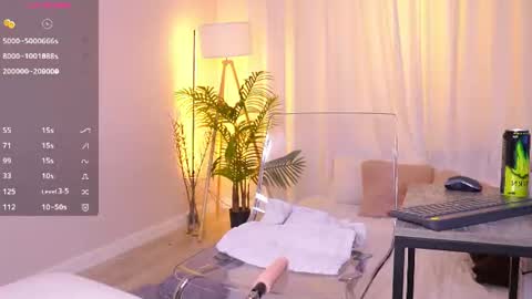 Snapshot of sexy_blonde_doll chatting on June 18, 12:22 am Lina online show from June 18, 12:22 am