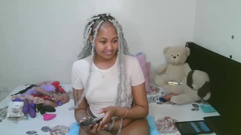 Snapshot of sexy_bluegirl chatting on May 11, 2:17 am sexy_bluegirl online show from May 11, 2:17 am
