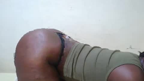 Snapshot of sexy_butt1 chatting on May 27, 10:29 pm sexy butt1 online show from May 27, 10:29 pm