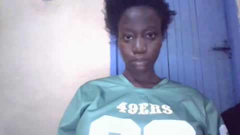 Snapshot of sexy_butty01 chatting on December 15, 10:14 pm sexy_butty01 online show from December 15, 10:14 pm