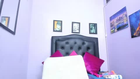sexy_candy18x online show from July 26, 11:55 pm
