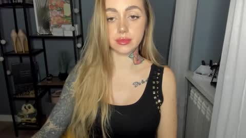 C o r a l i e online show from December 1, 4:51 pm