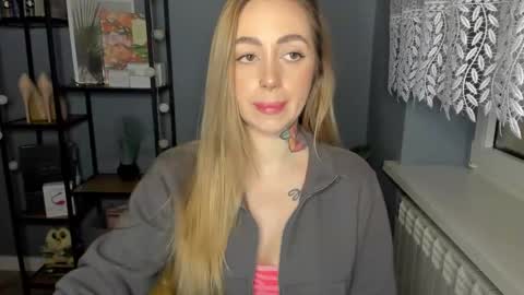 C o r a l i e online show from December 17, 11:39 am