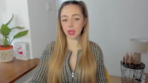 C o r a l i e online show from January 24, 7:41 am