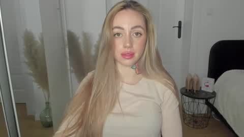 C o r a l i e online show from February 19, 10:42 pm