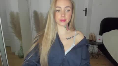 C o r a l i e online show from February 25, 6:09 pm