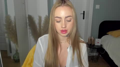 C o r a l i e online show from April 29, 5:30 pm