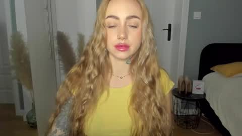 C o r a l i e online show from April 30, 6:42 am