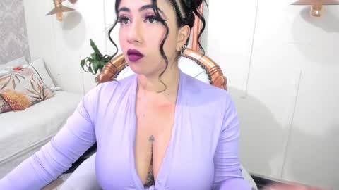  C R I S T A L  online show from January 5, 2:49 am