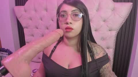 Snapshot of sexy_cristall chatting on June 4, 9:10 pm C R I S T A L online show from June 4, 9:10 pm