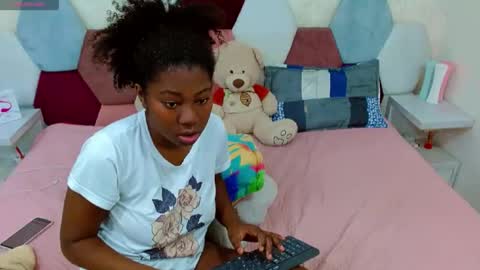 Snapshot of sexy_duo_girl chatting on June 5, 6:52 am sexy_duo_girl online show from June 5, 6:52 am