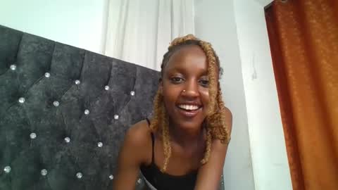sexy_ebony_nica online show from February 13, 9:17 pm