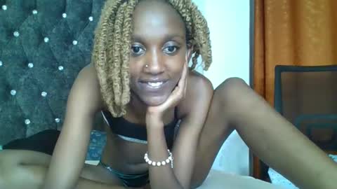 sexy_ebony_nica online show from February 25, 9:35 pm