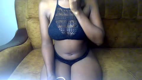 Snapshot of sexy_ellahh chatting on June 25, 2:00 am Ellahh online show from June 25, 2:00 am