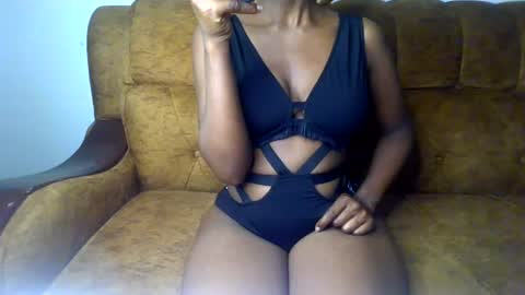 Snapshot of sexy_ellahh chatting on June 25, 10:09 am Ellahh online show from June 25, 10:09 am
