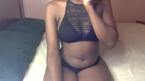 Snapshot of sexy_ellahh chatting on July 3, 10:10 am Ellahh online show from July 3, 10:10 am