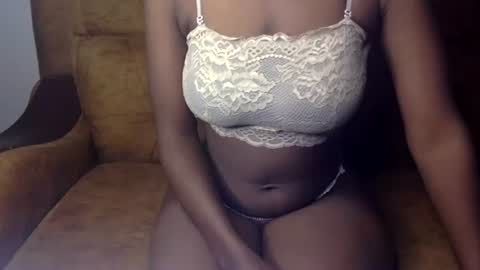 Snapshot of sexy_ellahh chatting on July 5, 1:23 am Ellahh online show from July 5, 1:23 am
