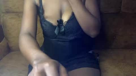 Snapshot of sexy_ellahh chatting on July 12, 1:07 am Ellahh online show from July 12, 1:07 am