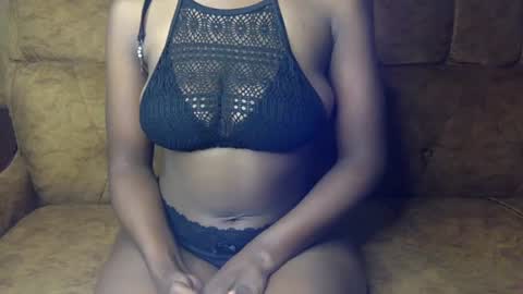 Snapshot of sexy_ellahh chatting on July 14, 2:05 am Ellahh online show from July 14, 2:05 am