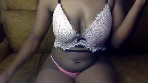 Snapshot of sexy_ellahh chatting on July 14, 11:05 am Ellahh online show from July 14, 11:05 am