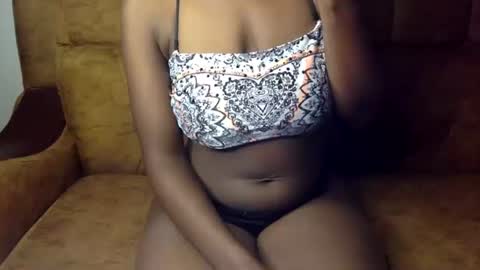 Snapshot of sexy_ellahh chatting on July 15, 1:33 am Ellahh online show from July 15, 1:33 am
