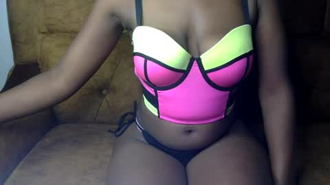 Snapshot of sexy_ellahh chatting on July 17, 12:50 am Ellahh online show from July 17, 12:50 am