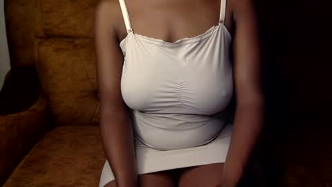 Snapshot of sexy_ellahh chatting on July 28, 11:17 am Ellahh online show from July 28, 11:17 am