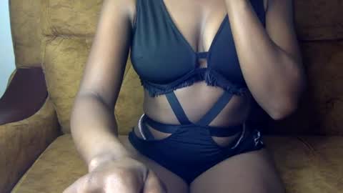 Snapshot of sexy_ellahh chatting on July 31, 3:50 am Ellahh online show from July 31, 3:50 am