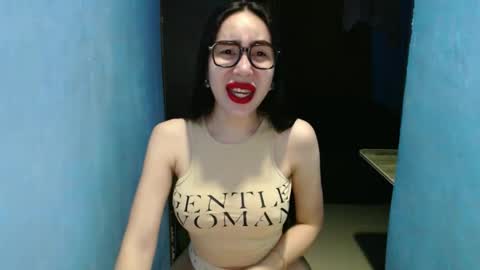 Snapshot of sexy_emily92 chatting on April 13, 8:53 am sexy_emily92 online show from April 13, 8:53 am