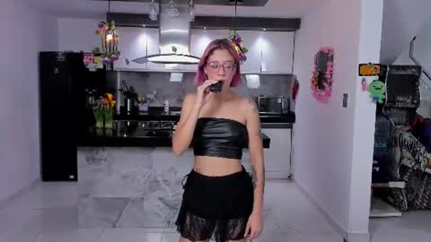 Snapshot of sexy_hot_friends_ chatting on July 12, 5:42 am WENDY MAX AND VICKY online show from July 12, 5:42 am